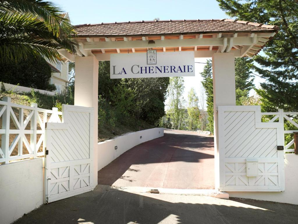 Hotel Villa La Cheneraie Saint-Raphaël Exterior foto